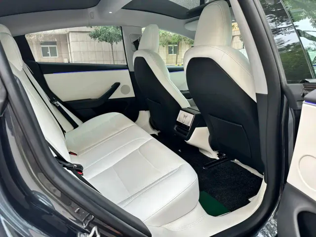 Tesla Model 3 — Фото автомобиля 7