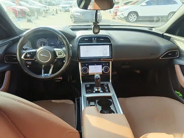 Jaguar XEL — Фото автомобиля 9