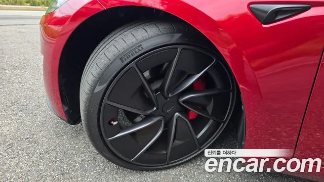 Tesla Model 3 — Фото автомобиля 5
