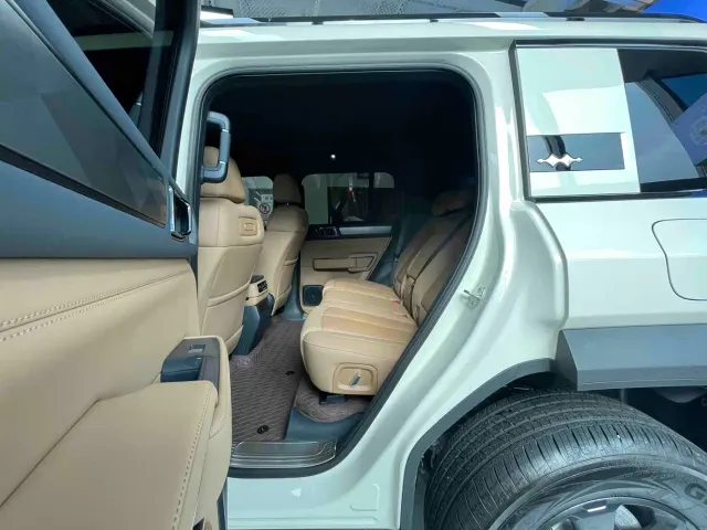 BYD FangChengBao Leopard 5 — Фото автомобиля 11