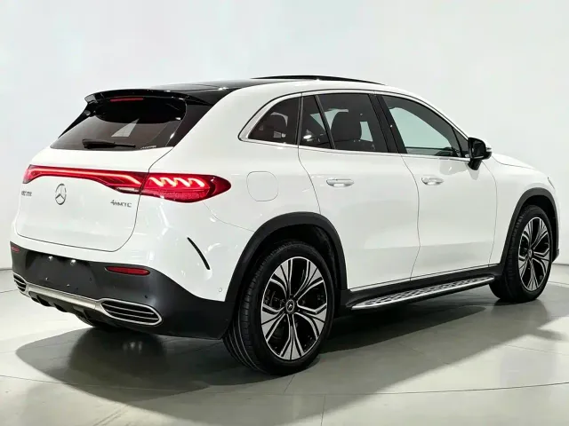 Mercedes-Benz EQE SUV — Фото автомобиля 9