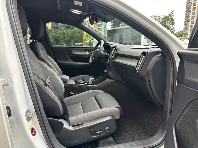 Volvo XC40 — Фото автомобиля 19
