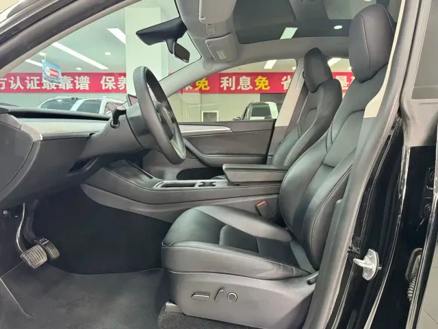 Tesla Model Y — Фото автомобиля 6