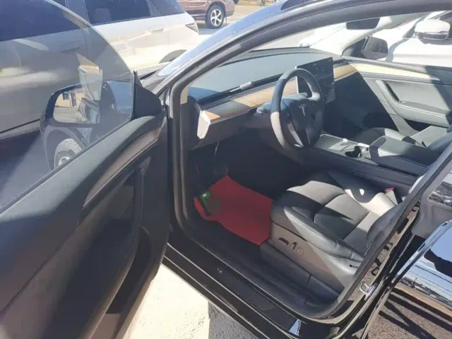 Tesla Model Y — Фото автомобиля 15