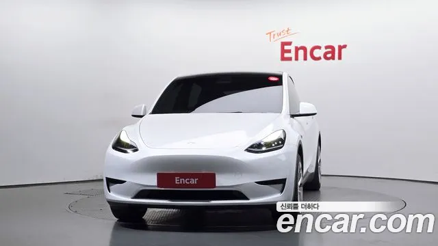 Tesla Model Y — Фото автомобиля 3