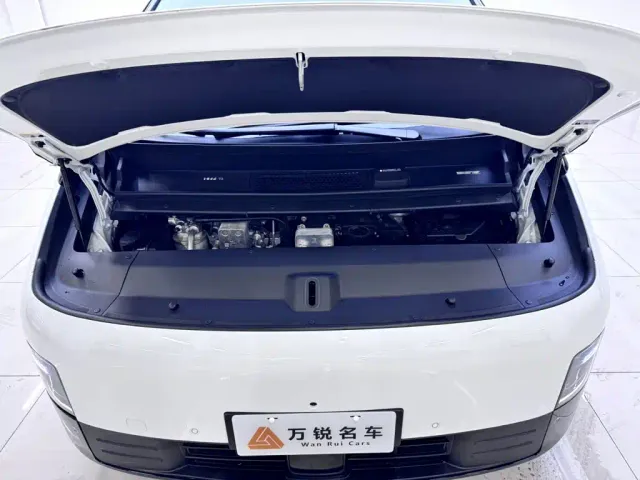Li Auto MEGA — Фото автомобиля 26