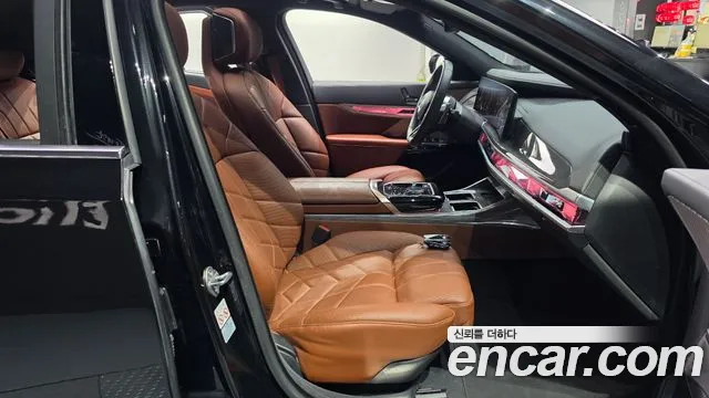 BMW 7-Series — Фото автомобиля 26