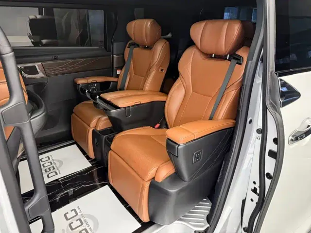 Toyota Alphard — Фото автомобиля 10