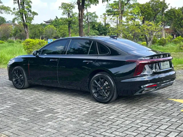 Hongqi H5 — Фото автомобиля 4