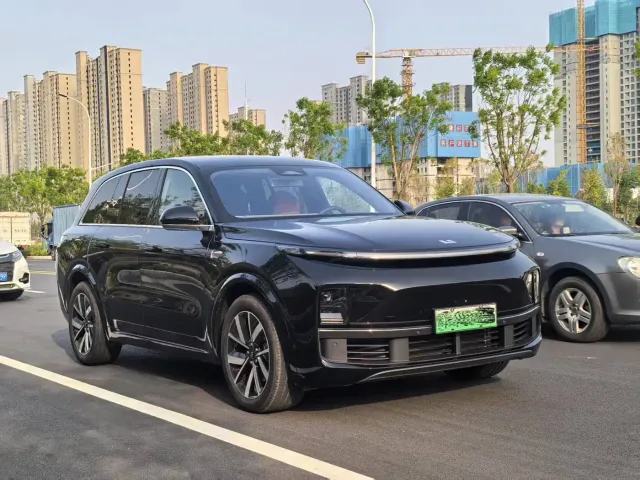 Li Auto L8 — Фото автомобиля 3