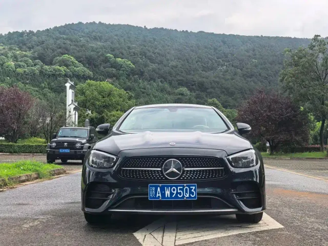 Mercedes-Benz E-Class — Фото автомобиля 3