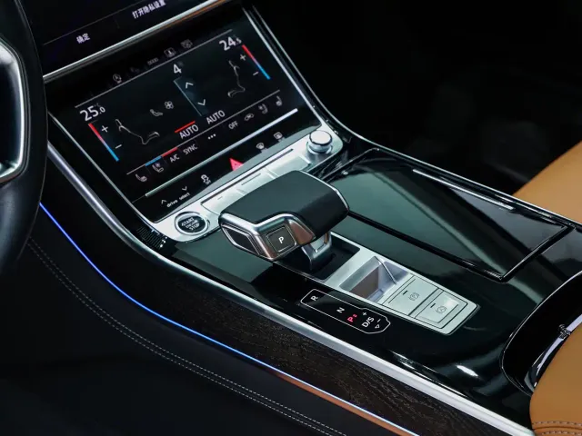 Audi A8 — Фото автомобиля 19