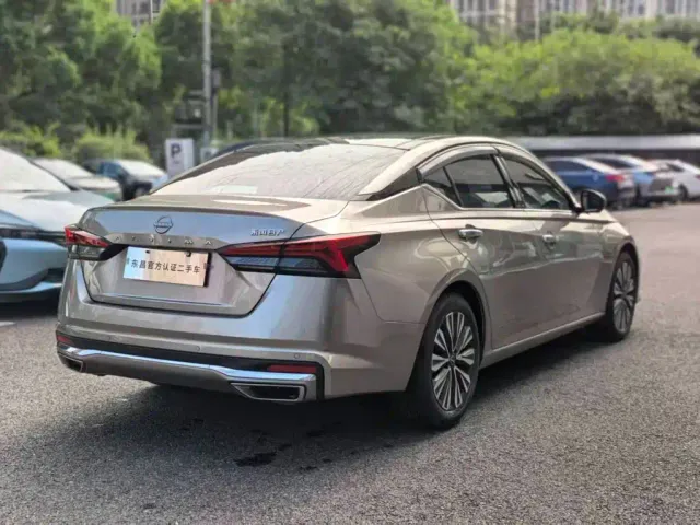 Nissan Teana — Фото автомобиля 3
