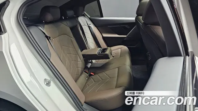 BMW 5 Series G60 — Фото автомобиля 11