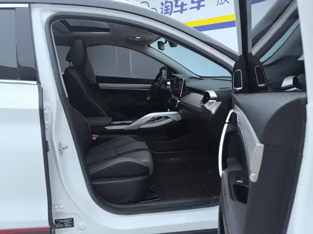 Geely Binyue — Фото автомобиля 8