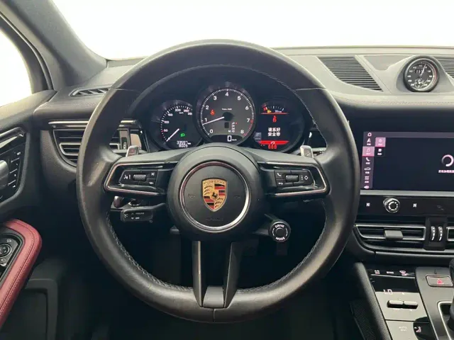 Porsche Macan — Фото автомобиля 10