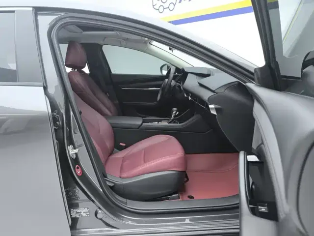 Mazda Axela — Фото автомобиля 8