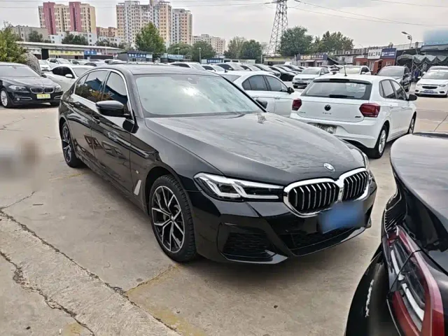 BMW 5 Series — Фото автомобиля 3