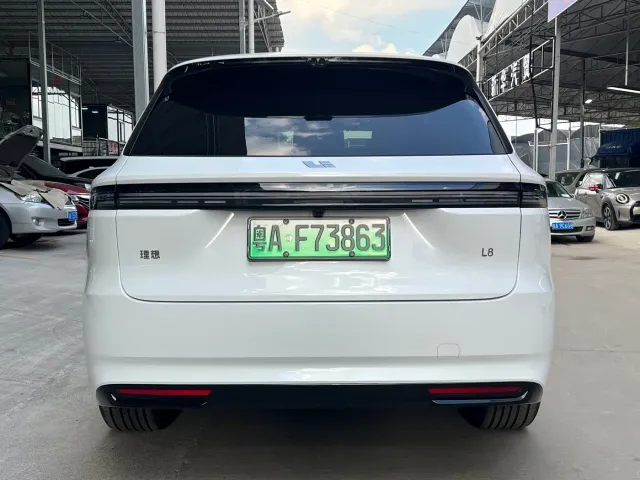 Li Auto L8 — Фото автомобиля 4