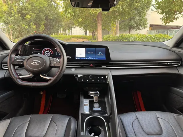 Hyundai Elantra — Фото автомобиля 14