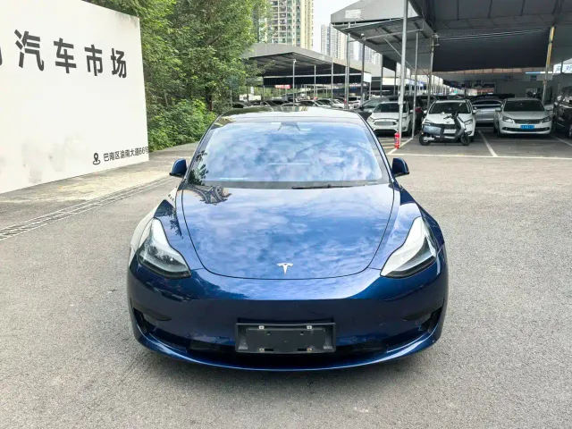 Tesla Model 3 — Фото автомобиля 2