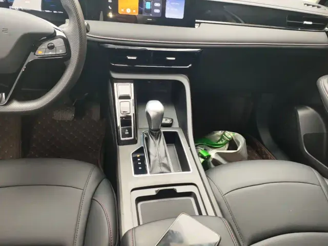 Roewe i5 — Фото автомобиля 13