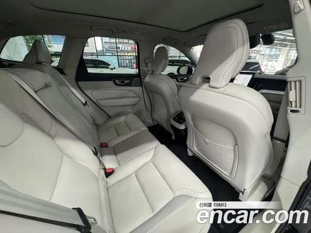 Вольво XC60 — Фото автомобиля 10