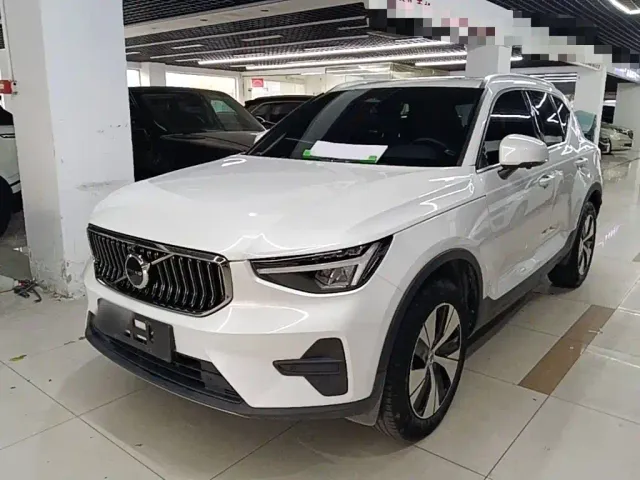 Фотография автомобиля — Volvo XC40