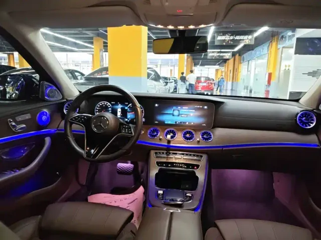 Mercedes-Benz E-Class — Фото автомобиля 12