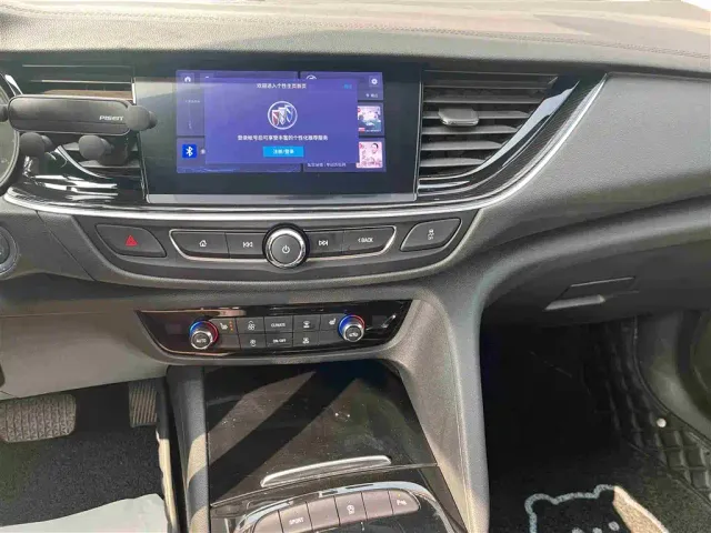 Buick Regal — Фото автомобиля 10