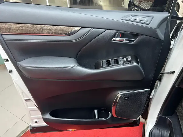 Toyota Vellfire — Фото автомобиля 12