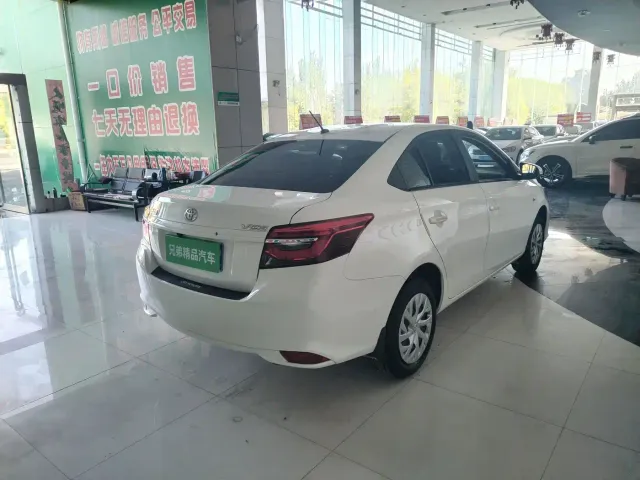 Toyota Vios — Фото автомобиля 12