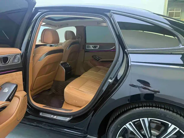 Hongqi H9 — Фото автомобиля 11