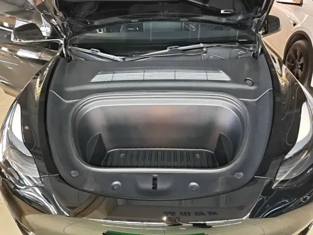 Tesla Model Y — Фото автомобиля 19