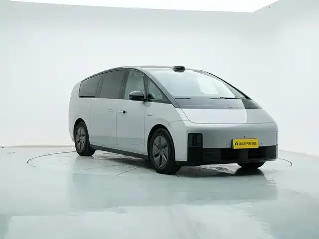 Li Auto MEGA — Фото автомобиля 2