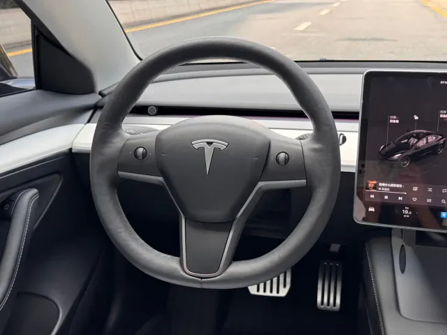 Tesla Model 3 — Фото автомобиля 9
