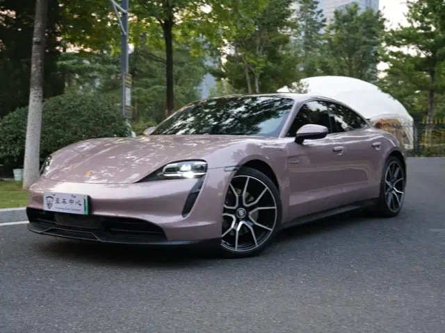 Porsche Taycan — Фото автомобиля 6