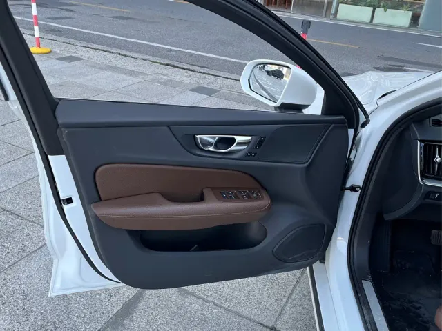 Volvo S60 — Фото автомобиля 13