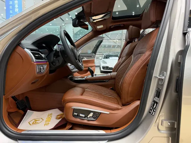 BMW 7 Series — Фото автомобиля 4