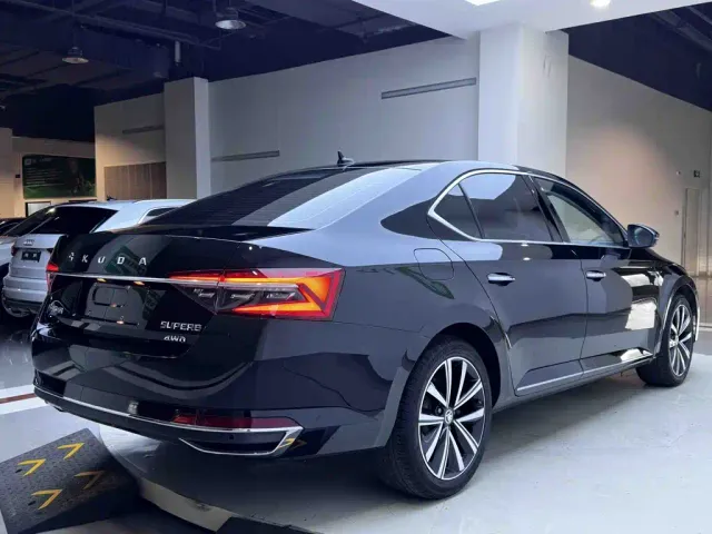 Skoda Superb — Фото автомобиля 6