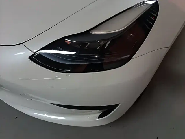 Tesla Model 3 — Фото автомобиля 23