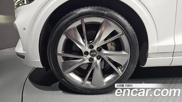 Genesis GV70 2.5T Бензин AWD — Фото автомобиля 4