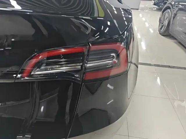 Tesla Model Y — Фото автомобиля 7