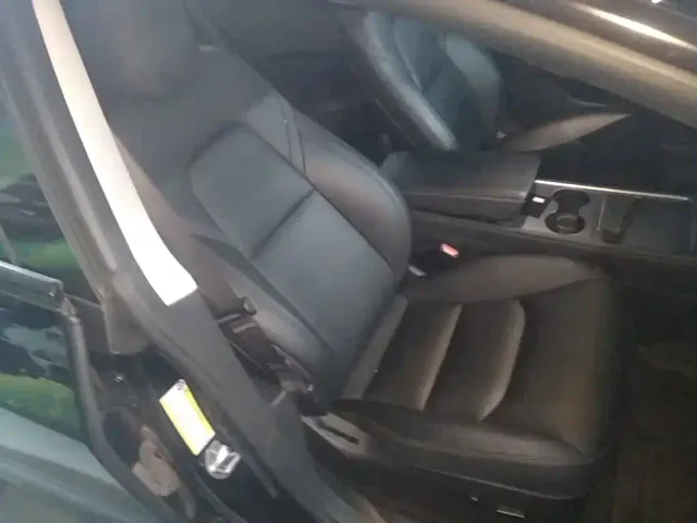 Tesla Model 3 — Фото автомобиля 24