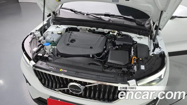 Вольво XC40 B4 Ultra Bright — Фото автомобиля 6