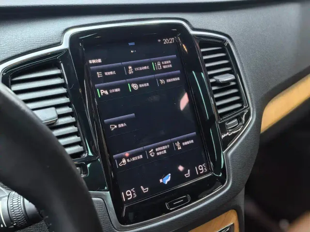 Volvo XC90 — Фото автомобиля 16