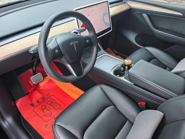 Tesla Model Y — Фото автомобиля 17