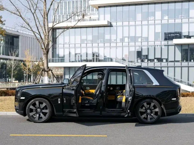 Rolls-Royce Cullinan — Фото автомобиля 3