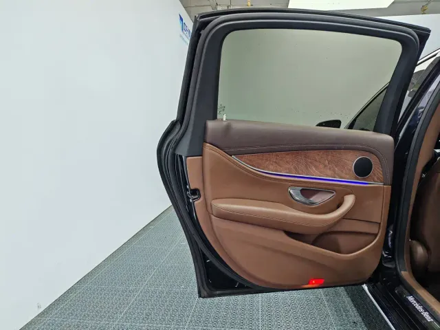 Mercedes-Benz E-Class — Фото автомобиля 14