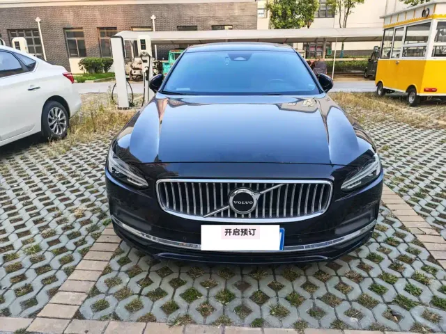 Фотография автомобиля — Volvo S90